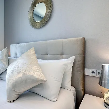 092 - Modern, Spacious El Higueron With Private Garden & Bbq Malaga