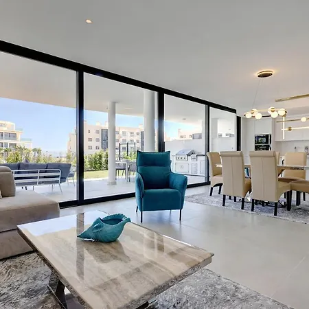 Apartment 092 - Modern, Spacious El Higueron With Private Garden & Bbq *