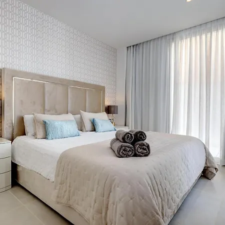 092 - Modern, Spacious El Higueron With Private Garden & Bbq Apartment *