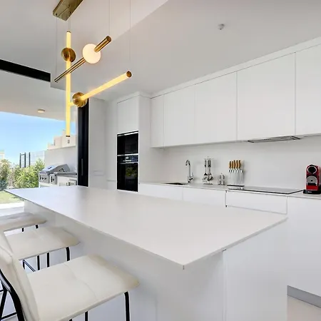 Apartment 092 - Modern, Spacious El Higueron With Private Garden & Bbq Malaga