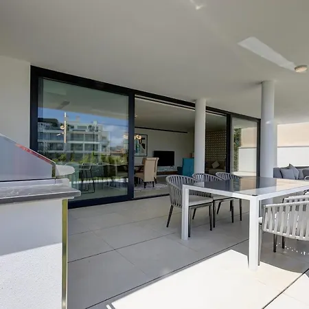 092 - Modern, Spacious El Higueron With Private Garden & Bbq Apartment