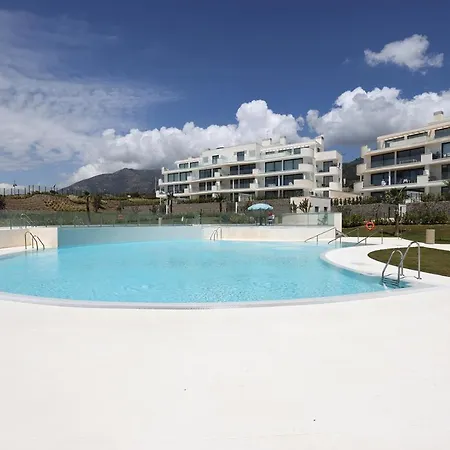 Apartment 092 - Modern, Spacious El Higueron With Private Garden & Bbq Malaga
