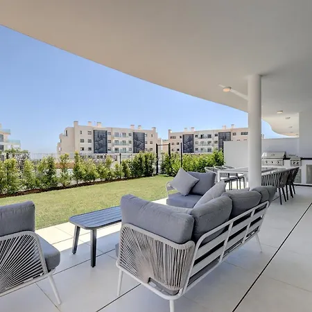 Apartment 092 - Modern, Spacious El Higueron With Private Garden & Bbq *
