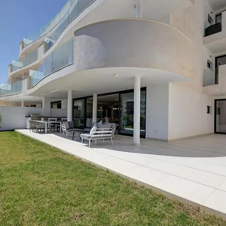 092 - Modern, Spacious El Higueron With Private Garden & Bbq Apartment