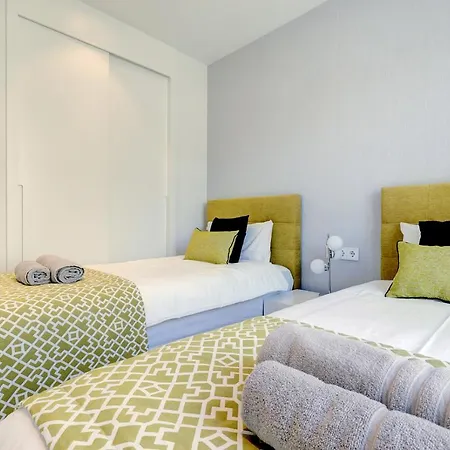 Apartment 092 - Modern, Spacious El Higueron With Private Garden & Bbq *