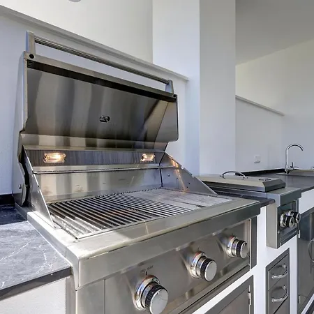 092 - Modern, Spacious El Higueron With Private Garden & Bbq *