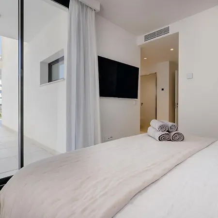 092 - Modern, Spacious El Higueron With Private Garden & Bbq * Malaga