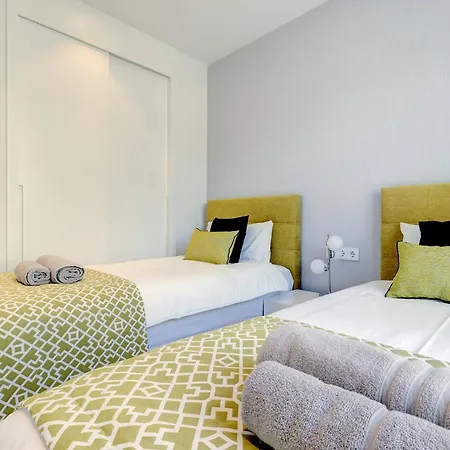 092 - Modern, Spacious El Higueron With Private Garden & Bbq Apartment *