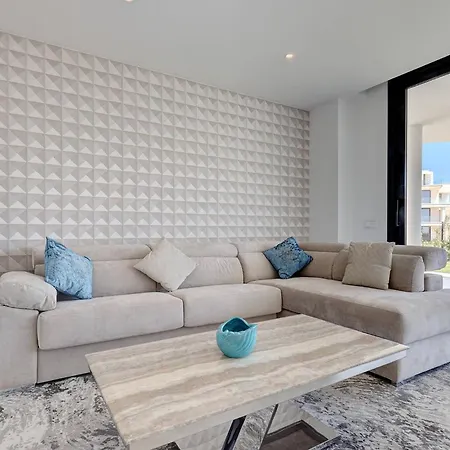 Apartment 092 - Modern, Spacious El Higueron With Private Garden & Bbq