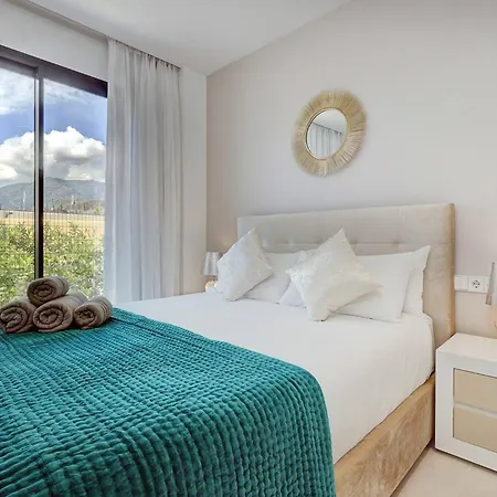 092 - Modern, Spacious El Higueron With Private Garden & Bbq Apartment *