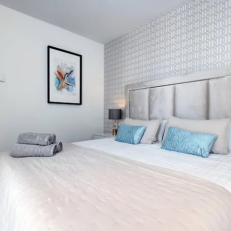 092 - Modern, Spacious El Higueron With Private Garden & Bbq Apartment Malaga