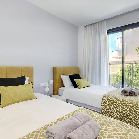 092 - Modern, Spacious El Higueron With Private Garden & Bbq Malaga