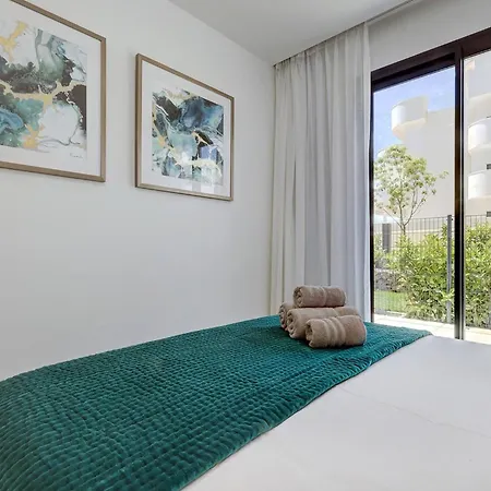 092 - Modern, Spacious El Higueron With Private Garden & Bbq Apartment *