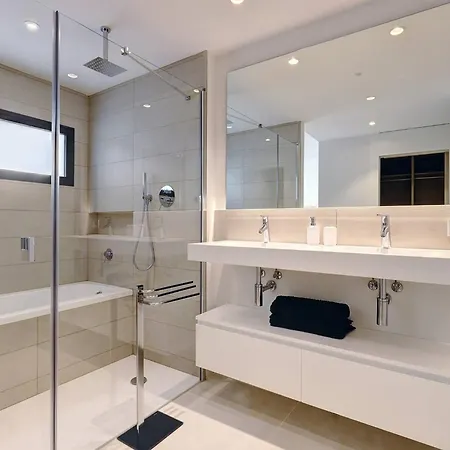 092 - Modern, Spacious El Higueron With Private Garden & Bbq Apartment Malaga