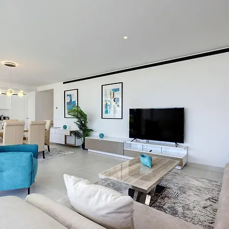 092 - Modern, Spacious El Higueron With Private Garden & Bbq Apartment