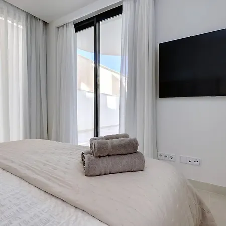 092 - Modern, Spacious El Higueron With Private Garden & Bbq Apartment *