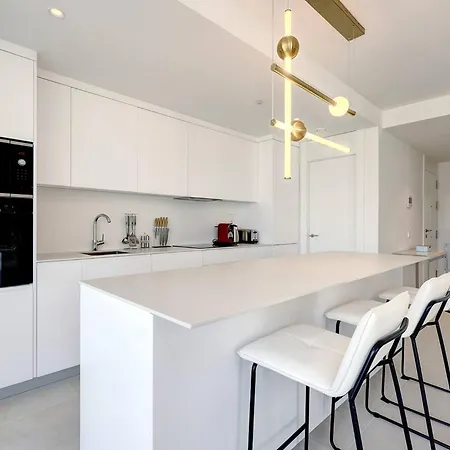 092 - Modern, Spacious El Higueron With Private Garden & Bbq Malaga