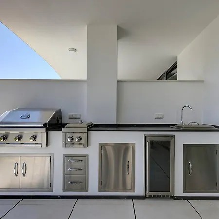 092 - Modern, Spacious El Higueron With Private Garden & Bbq * Malaga