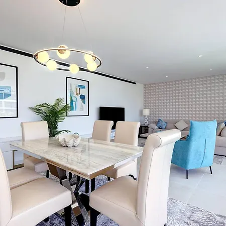 092 - Modern, Spacious El Higueron With Private Garden & Bbq