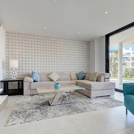 Apartment 092 - Modern, Spacious El Higueron With Private Garden & Bbq Malaga